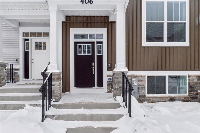 Building Photo - 406 Red Oak Cir