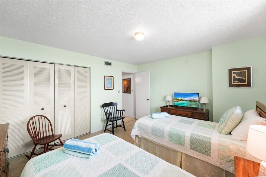 Building Photo - 8145 Jimmy Buffett Mem Hwy