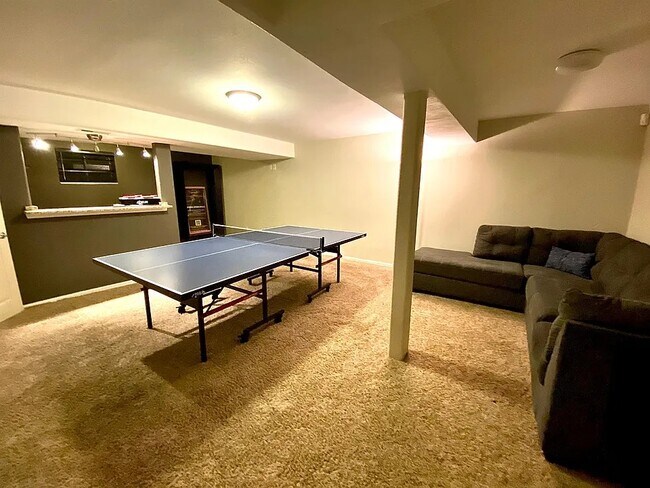 Building Photo - 1996 S Cherry St