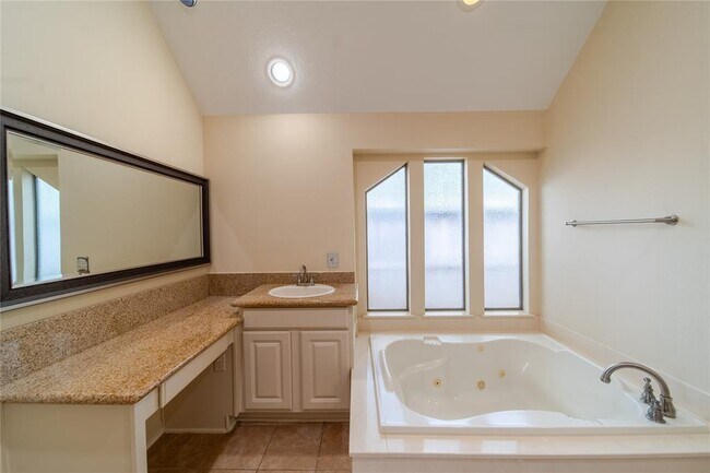 Building Photo - 28210 Cross Creek Springs Ln