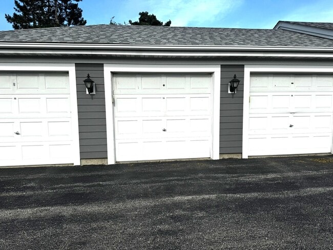 Building Photo - 120 E Winchester Rd