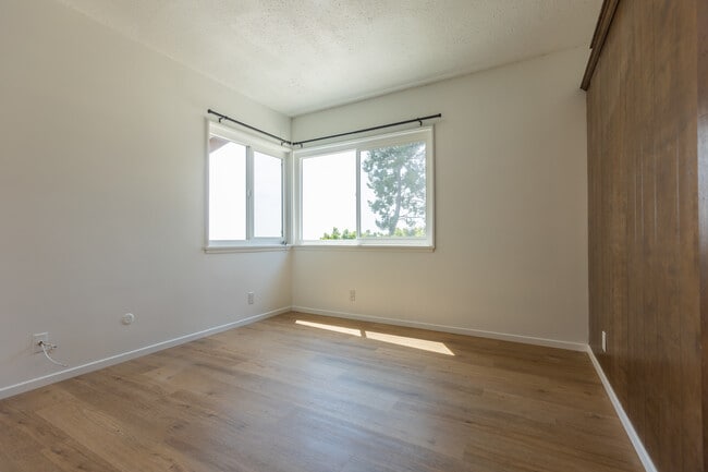 Building Photo - 1855 Alpha St