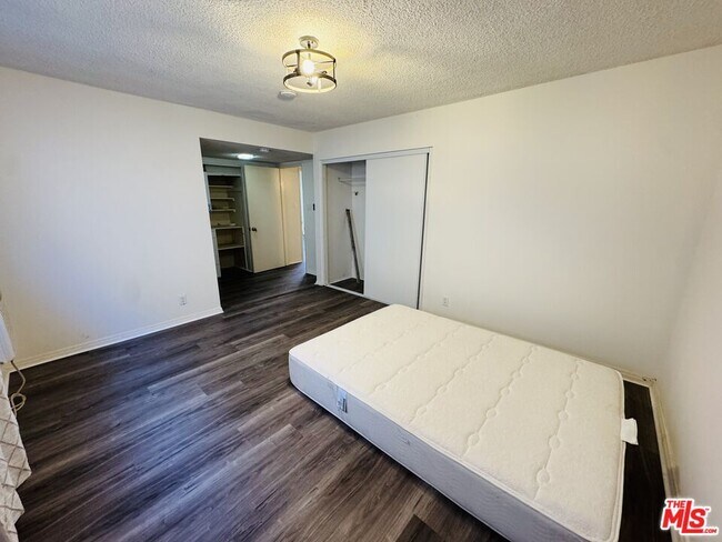 Building Photo - 14903 Normandie Ave