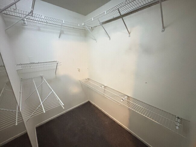 Building Photo - Spacious 1BED/1BATH 2nd floor Condo in La Posada at Summerlin.