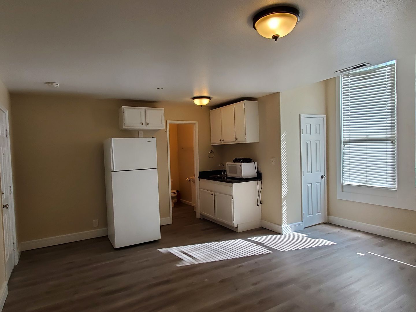 Building Photo - 694 S Second St