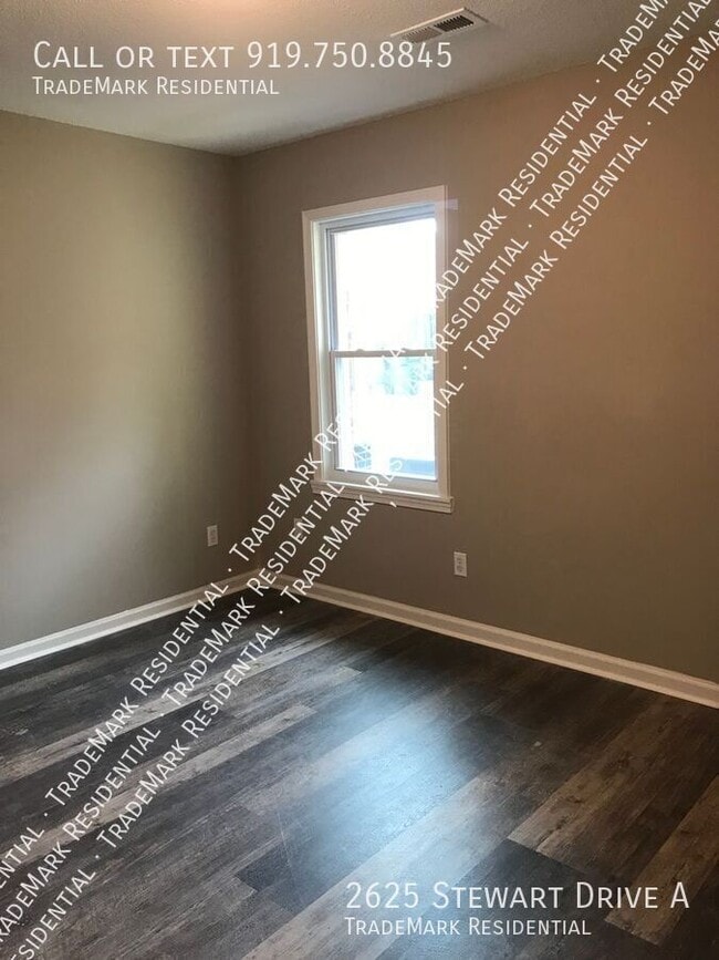 Building Photo - 2625 Stewart Dr
