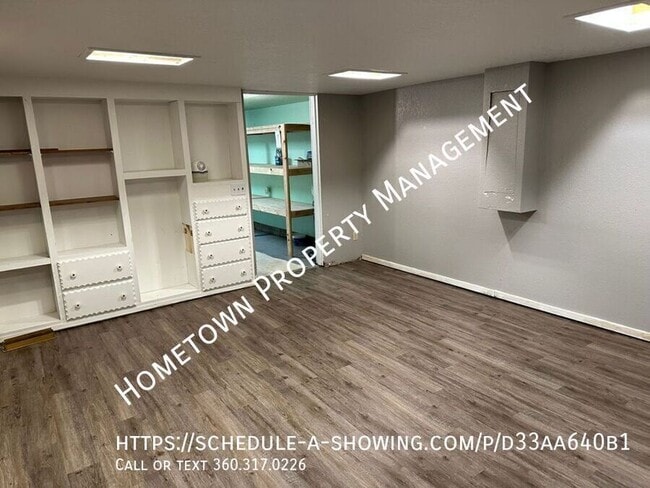 Building Photo - 912 Carlyon Ave SE