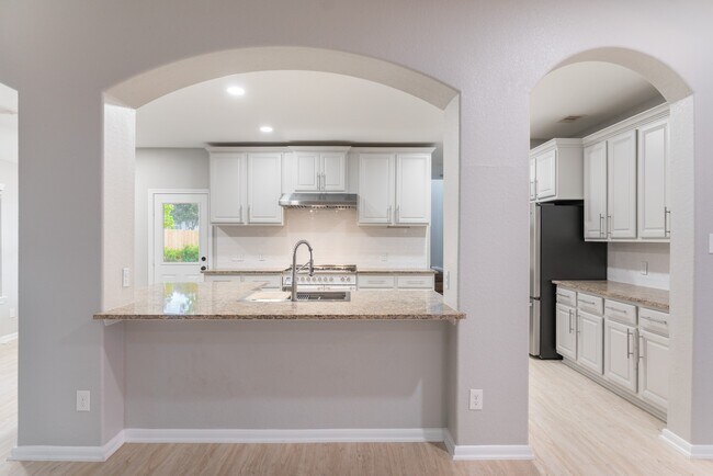 Building Photo - 24314 Hill Creek Falls