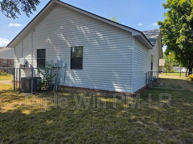Building Photo - 113 Northfield Dr
