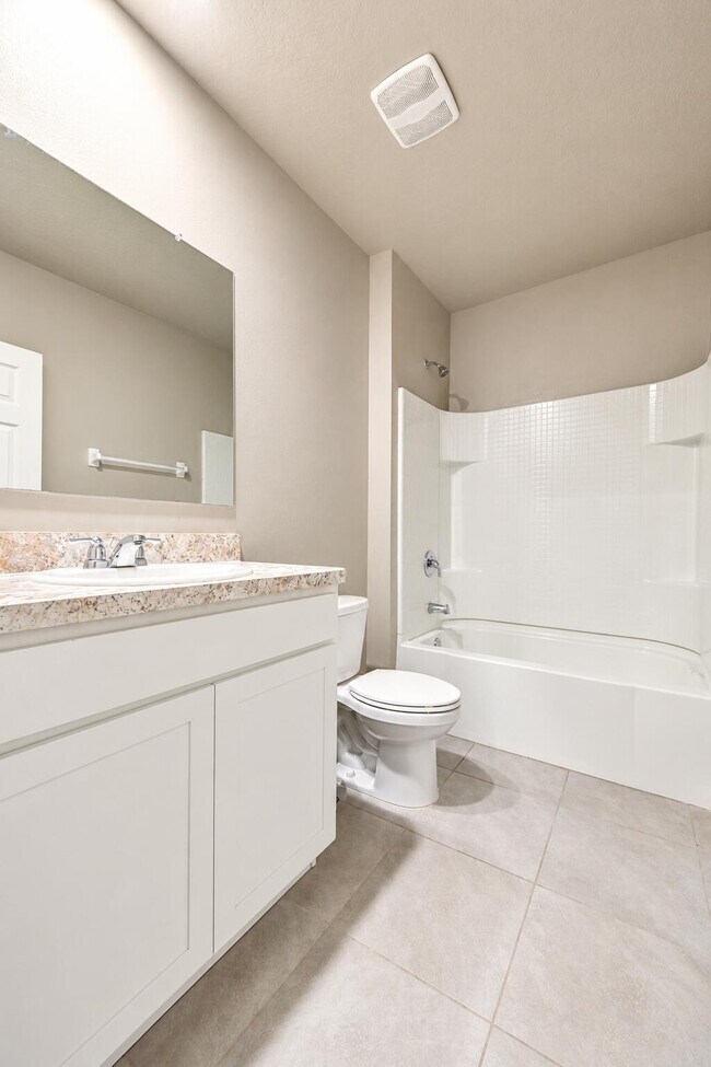 Building Photo - 927 Remington Green Dr SE