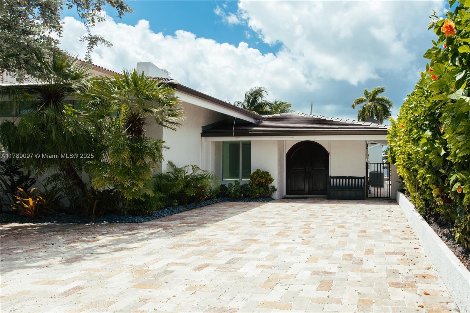 Building Photo - 72 S Hibiscus Dr