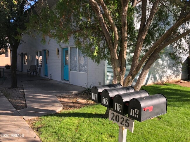 Building Photo - 2025 S Granada Dr