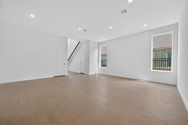 Building Photo - 27423 Sunterra Village Dr