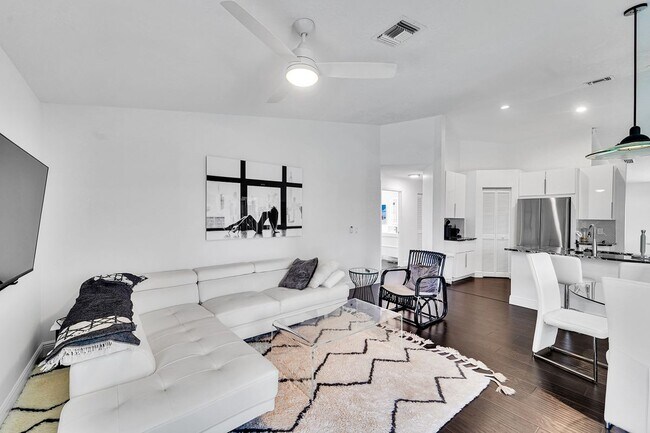 Building Photo - 945 Sunflower Ave