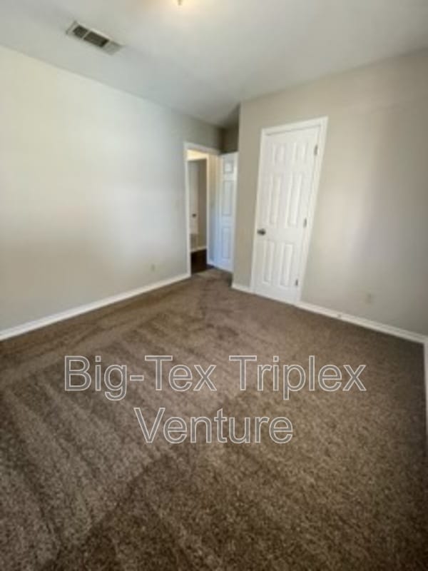 Building Photo - 278 N Pecan St