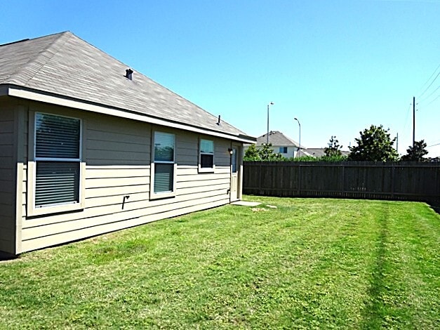 Building Photo - 5931 Brenwood Trails Ln