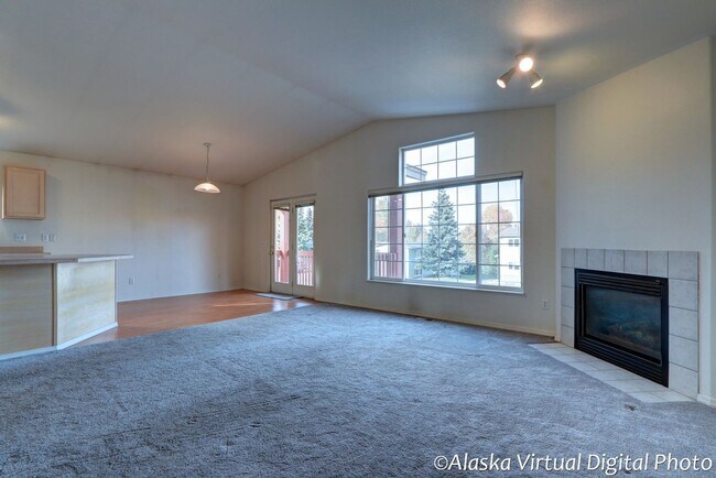 Building Photo - Midtown Spacious 3-Bedroom, 2-Bath Townhome