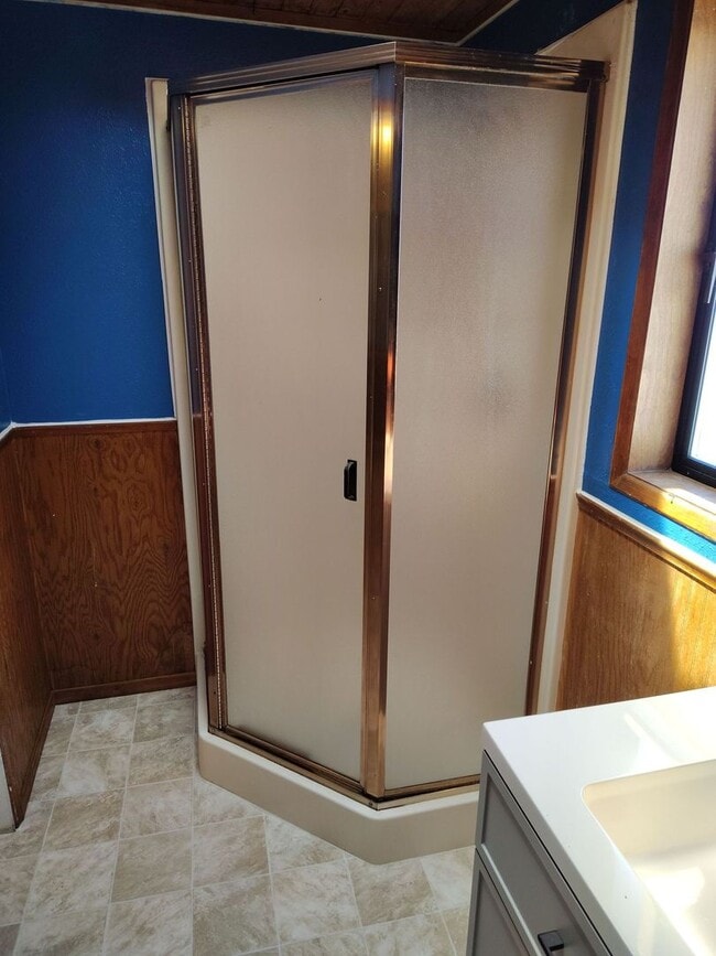 Building Photo - Great 2-bedroom home close to downtown