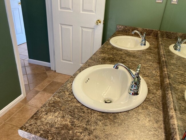 Building Photo - **Backyard offers Country Setting in City Limits**