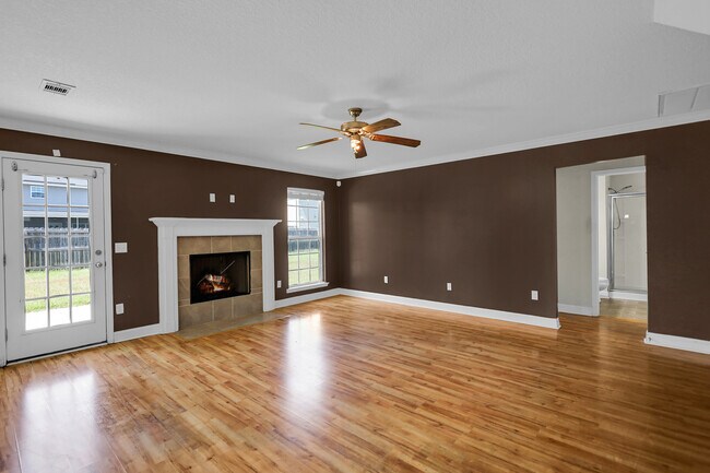Building Photo - 721 Highgrove Ct