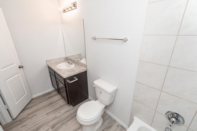 Building Photo - 24135 Ravenna Oaks Ct