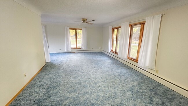 Building Photo - Charming 3-Bedroom Home on Spacious Land Just South of Ankeny - RENT SPECIAL