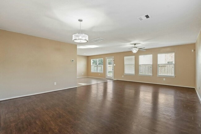 Building Photo - 2002 Collins Rose Ct