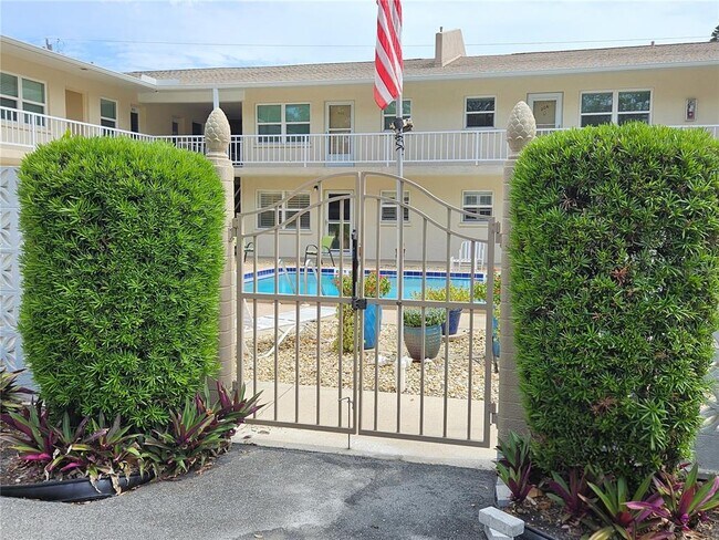 Building Photo - 509 W Venice Ave