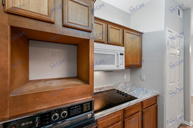 Building Photo - Adorable 1/1 Condo in Dallas! (75231)