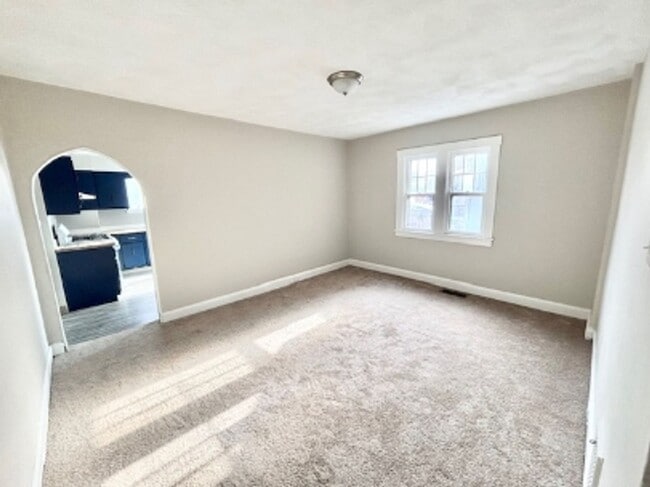 Building Photo - 874 Vankirk St