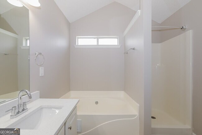 Building Photo - 550 Ransom Way