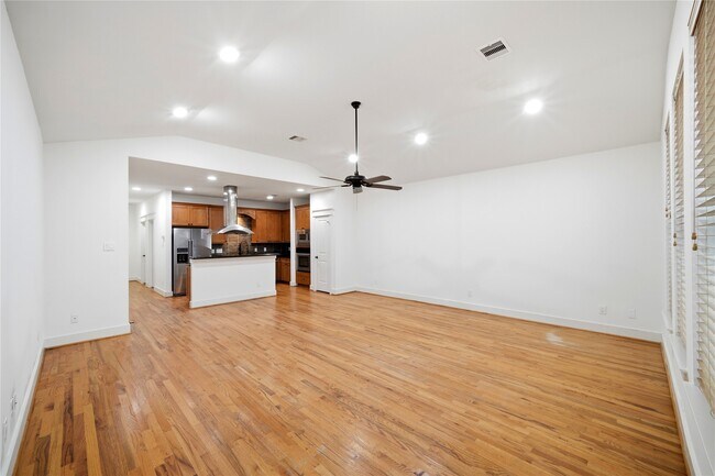 Building Photo - 2323 Sperber Ln