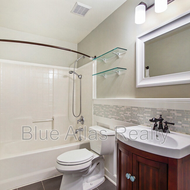 Building Photo - 542 Hickory Ln