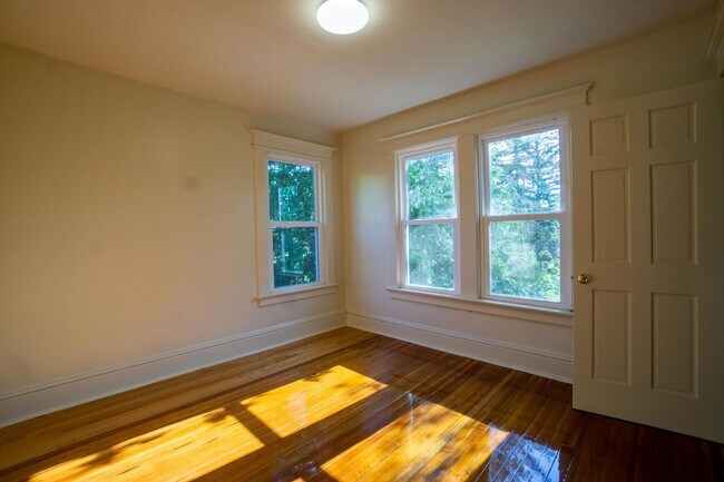 Building Photo - 614 Ackerman Ave