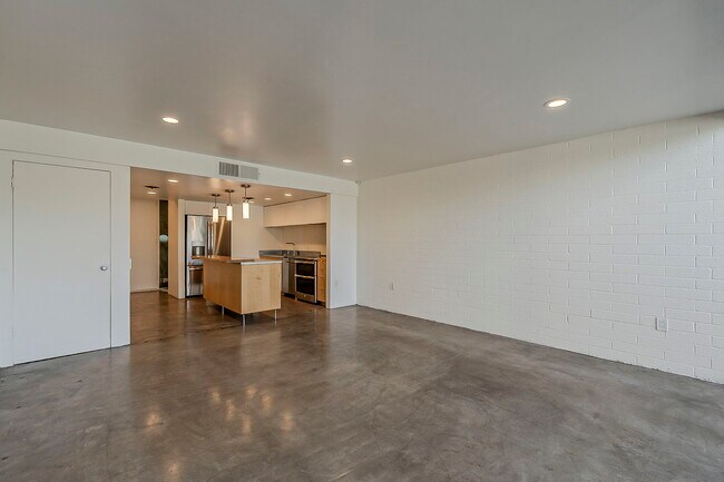 Building Photo - 4411 N 40th St
