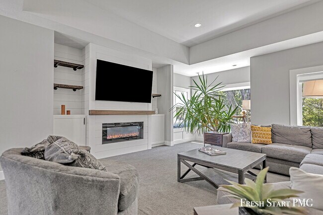 Building Photo - Spacious 6-Bedroom Retreat in Rockford with 3.5 Luxurious Baths