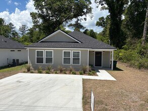 Building Photo - New 4 Bedroom Home Available Now