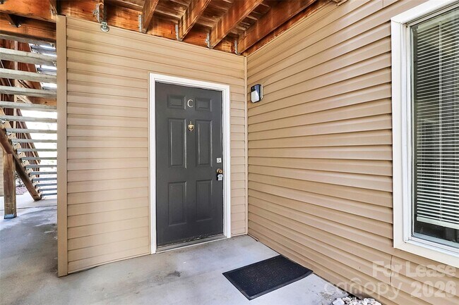 Building Photo - 10008 Graduate Ln