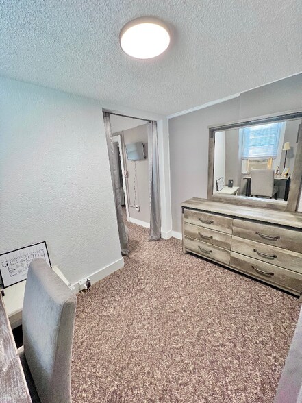 Building Photo - 123 Mortimer St