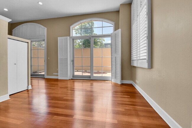 Building Photo - $1,900.00, 1 bed, 1 bath, located in Denve...