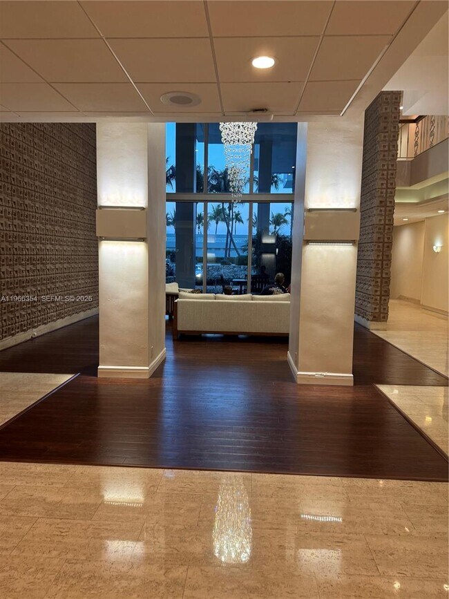 Building Photo - 2899 Collins Ave