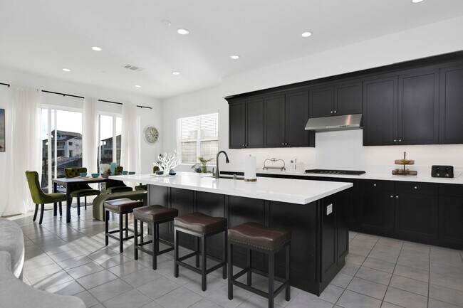 Building Photo - Waterfront Beauty