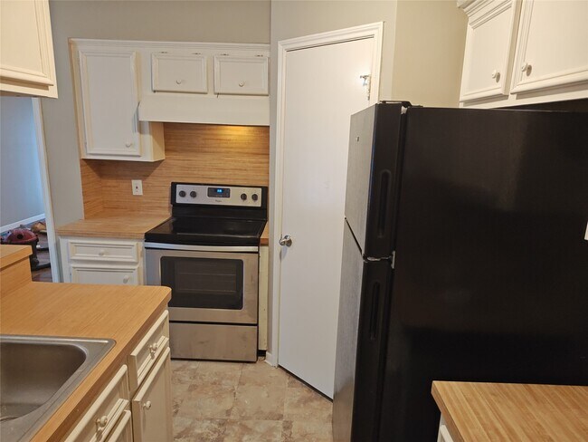 Building Photo - 11514 Meadow Ln