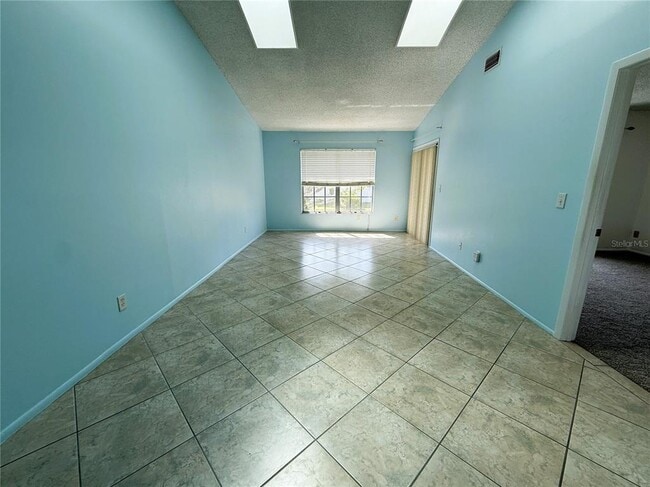 Building Photo - 225 Sun Vista Ct S