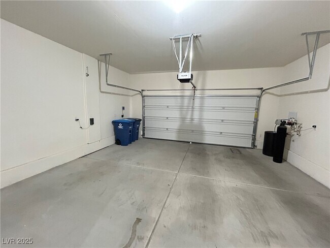 Building Photo - 10228 Crimson Mdw Ave