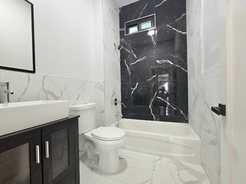 Building Photo - 226 Roseville Ave