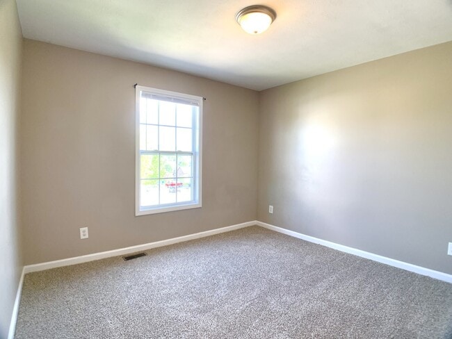 Building Photo - Flagstone Drive