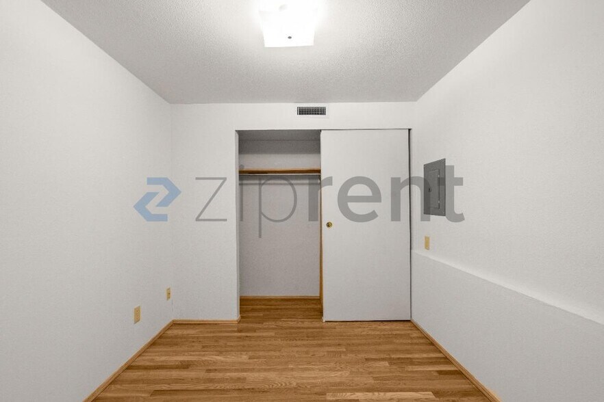 Building Photo - Unit 3