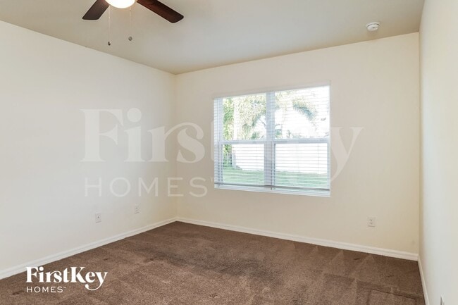 Building Photo - 237 SE 3rd St