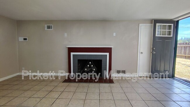 Building Photo - 4121 W D St
